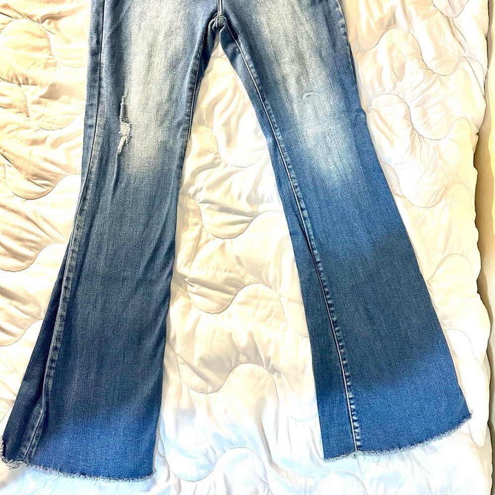 KanCan Jeans Size Waist 31X33 Inseam Inches Flared Stretchy Hi-Rise
